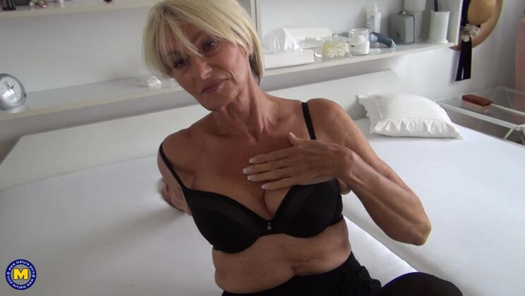 German mature lady playing in bed