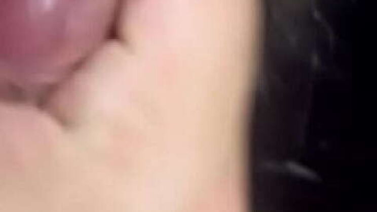 Justin bangs Adellas Rangel as she chats with her boyfriend