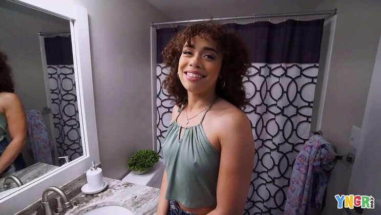 YNGR - Willow Ryder Attends a Private Party for Intense Action