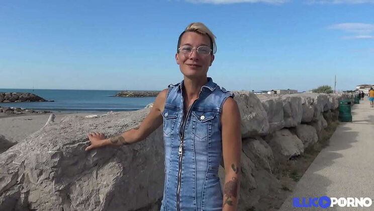 Blonde MILF Cheyenne enjoys outdoor anal pleasure