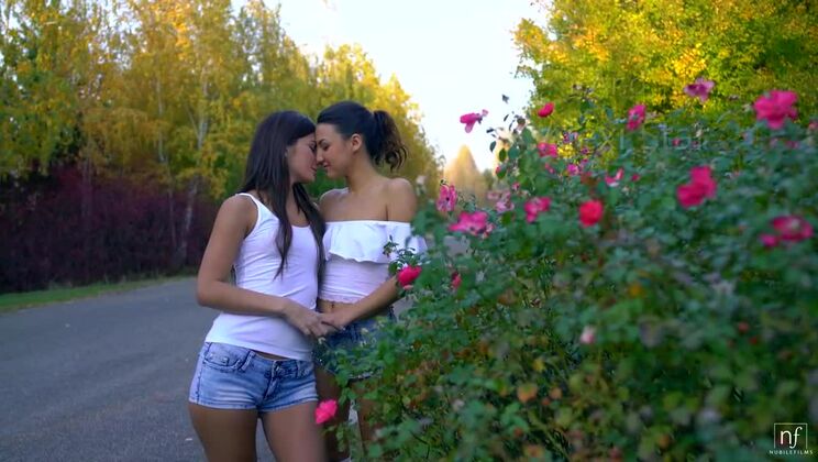 Sensual Lesbian Sex - S26:E10