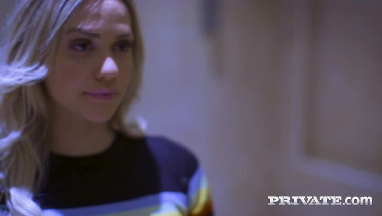 Mia Malkova, horny in the laundrette