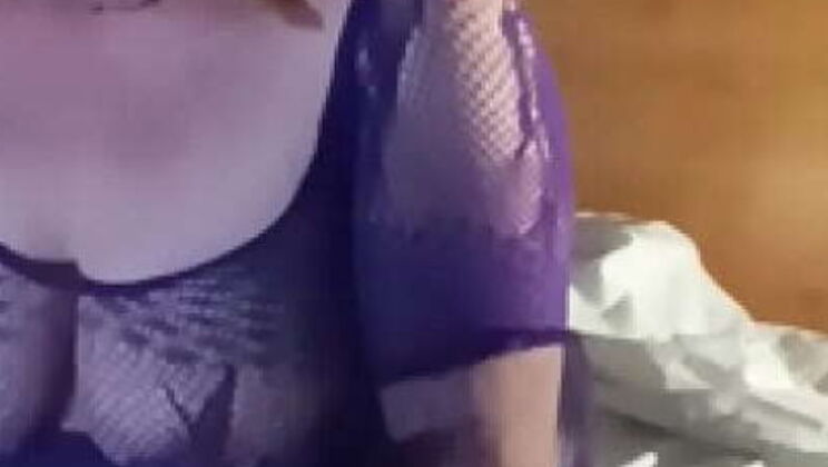 Naked Mother-in-Law Fucked When Girlfriend Is Away