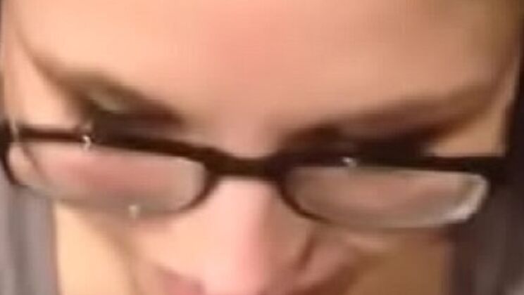 Amateur Teen GF Tries Ass to Mouth for First Time