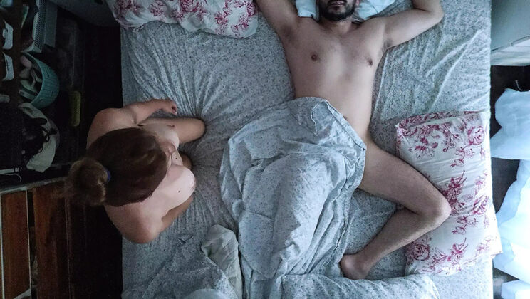 Hot Wife Gives Perfect Handjob with Big Ass - Soy LupiTa