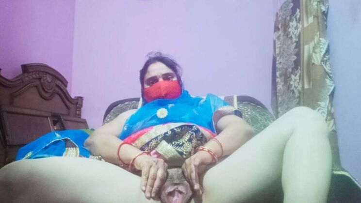 Gujarati Bhabhi in Lehanga Choli Fingering Her Hairy Pussy - Sexy Gunjan