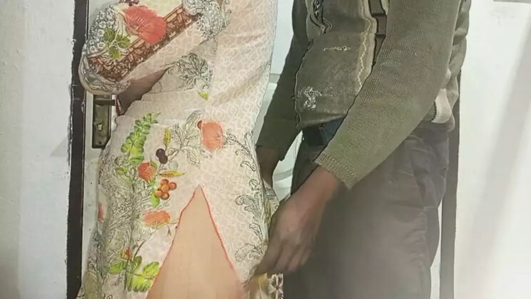 18-Year-Old Indian Girl First Time Fucking Stepbrother - Blowjob & Cum in Mouth