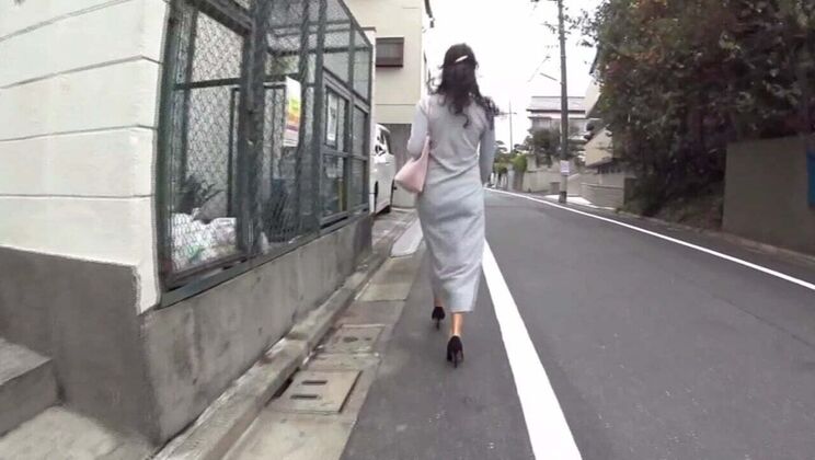 Big Tits Asian MILF Kyouko Maki Gets Fucked by Stranger in Secluded Spot - HD Uncensored