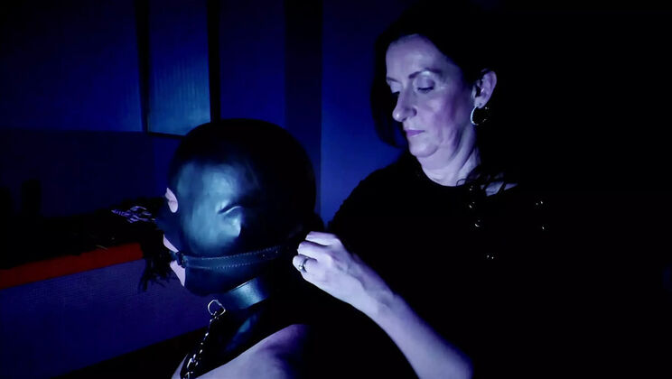 Hot French Mistress Claudiacuir Dominates Slave in Rough BDSM Duo - Spanking & Whipping Punishment