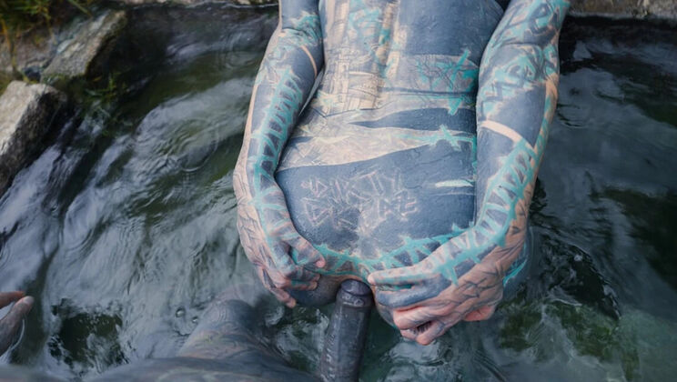 Hot Spring Public Anal Fuck with Tattooed Babe Anuskatzz - Rough Outdoor Sex & Cum