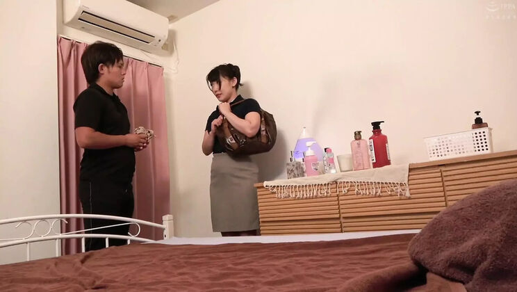 Hot Asian Celebrity Wife Gets Oiled Massage - Bikini Rubbing & Sweating in Parlor