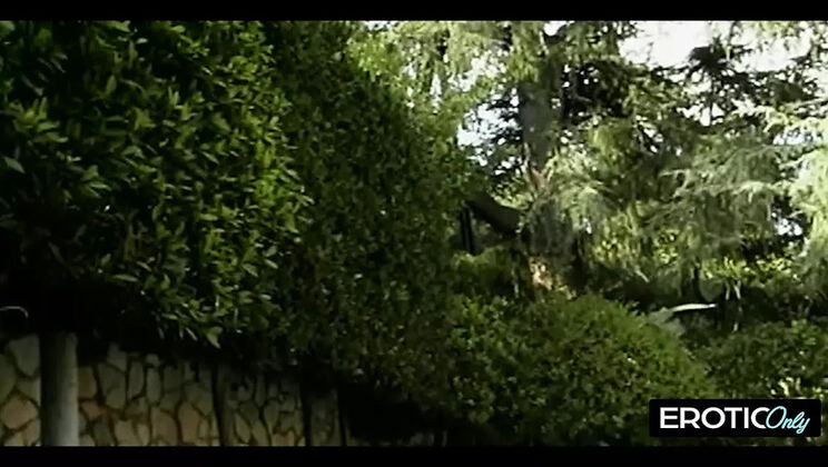 Big Tits German MILF Daisy Chain - Intense Titty Fun & Hardcore Cumshot