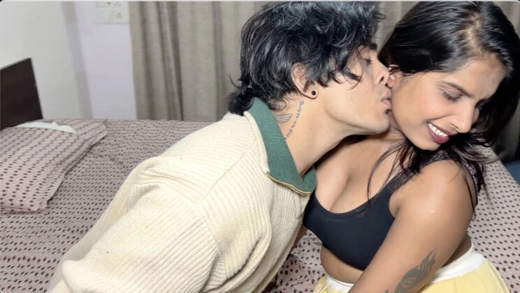 Desi Girl Takes Boyfriend to Hotel for Hot Sex - Hardcore Indian Couple Fuck