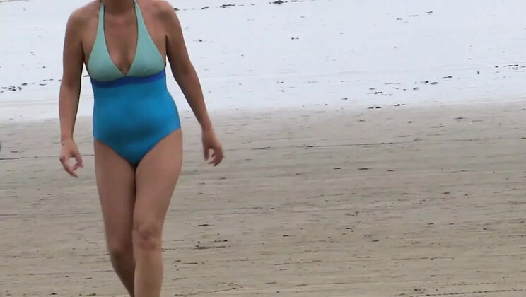Hot Blonde Stepmom Fucks Stepson First Time on Beach - Ardientes69