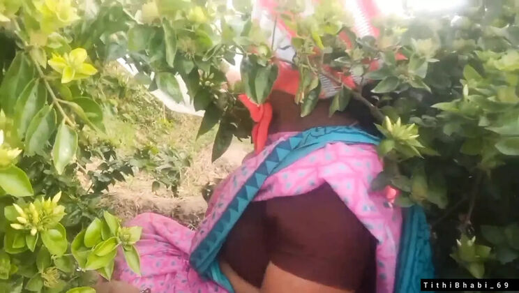 Bangladeshi Village Bhabi Shows Boobs and Pussy to Boyfriend - Hot Indian Aunty Action