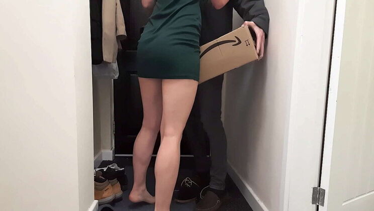 Hot Amazon Delivery Guy Gets Blowjob & Creampie From Lonely Divorced MILF Sofie Lund