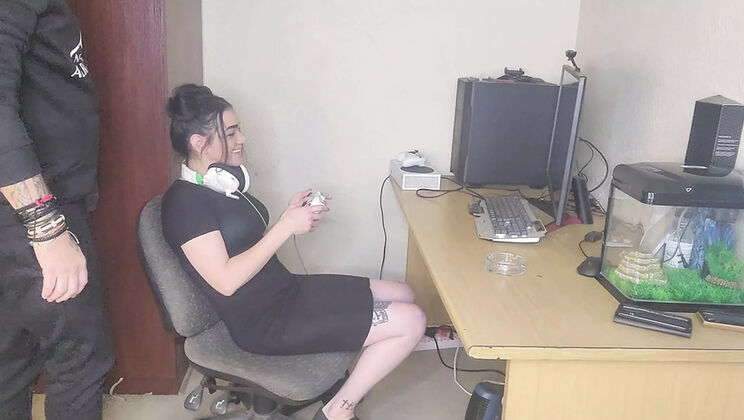 Hot Indian Gamer Girl Fucks For Rent - Amateur Homemade Sex
