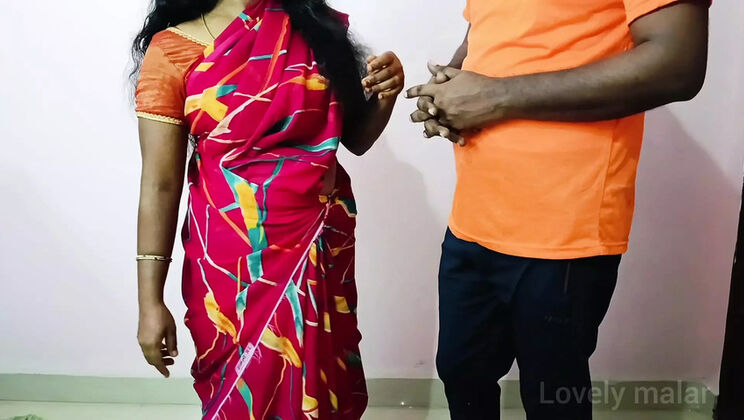 Hot Mallu Aunty Lovely Malar Licking Sweet Pussy - Tamil Desi Housewife Cheating