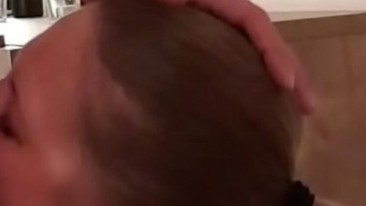 Sexy MILF Elinekc2500 Takes Extreme Deepthroat Facefuck