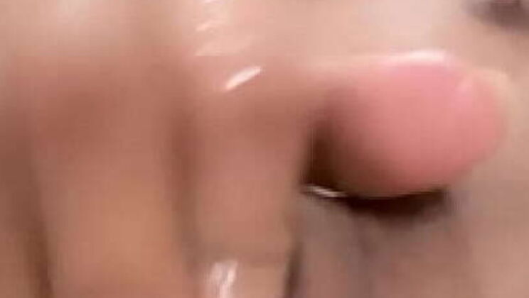18yo teen Samary plays with her tight pussy - solo masturbation
