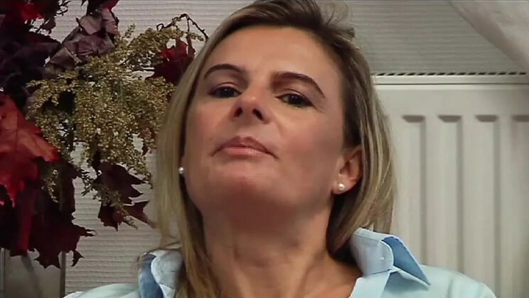 Horny French MILF Takes Double Penetration & Big Facials