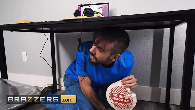 Brazzers - Hot College Girl Elsie Gets Her Tight Pussy Licked and Fucked by Stepbro