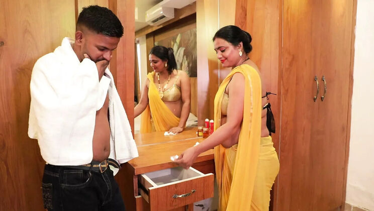 Desi Bhabhi Fucked Hard By Young Indian Guy - Hot Romantic Sex
