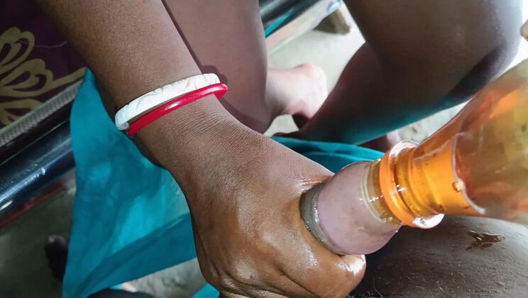 Desi Housewife Gets Her Ass Fucked After Oil Massage - Yousokhona