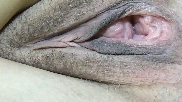 AnnaBUST's Huge Gaping Pussy Closeup in Yellow Lingerie - MILF Solo HD