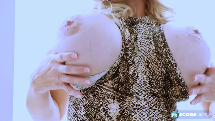 Billi Bardot Big Tits Solo Masturbation Hot Clit Play