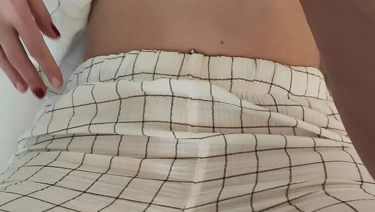 Amateur Homemade: Demona y Maxim Real Couple Fucking Doggy Style with Feet and Hairy Pussy