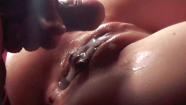 Amateur Close-Up Pussy Fucking: Shaking Dick Like a Vibrator for Wet Orgasm