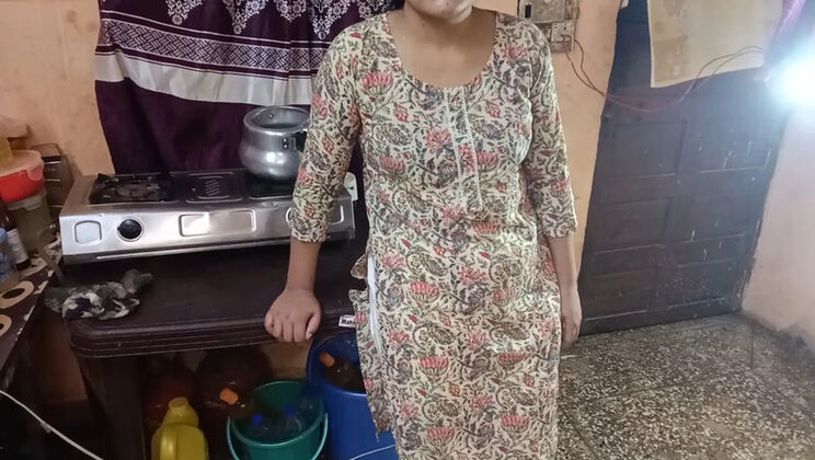 Desi stepmom cooking gets surprise hug from behind - Hindi dirty talk xxx