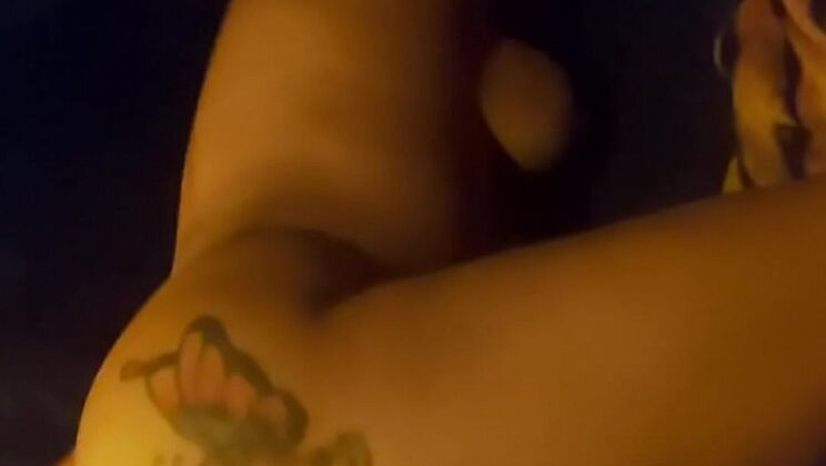 Sexy tattooed pornstar gostosa fucks amateur caminhoneiro and he cums too fast, she gets mad xingando