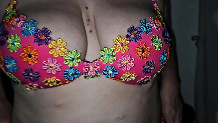 Karly Thoth Starts Summer Vacation with Big Ass Colombian BBW Homemade Dildo Fun