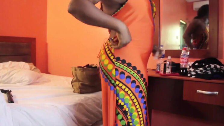 Amateur Foursome With Itxbush: Black Couple Takes Turns On Her In Missionary And Blowjob Positions