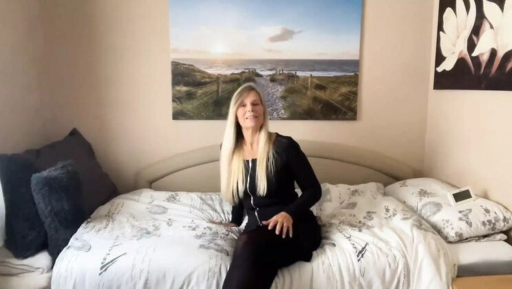 German MILF SweetSusi Dirty Talk in Nylon and Heels