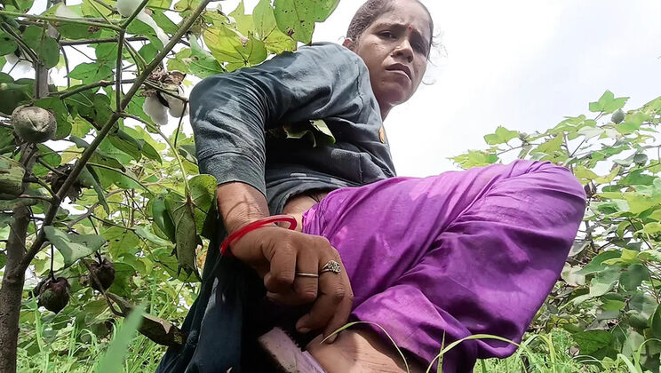 Indian Bhabhi Desi Girl Footjob and Rough Sex with Big Cock - Reeiu HD Videos