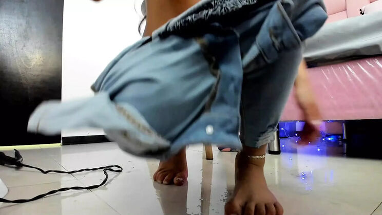 Salome Collucci Teen Latina Model Dresses Up & Masturbates to Anime Hentai Show