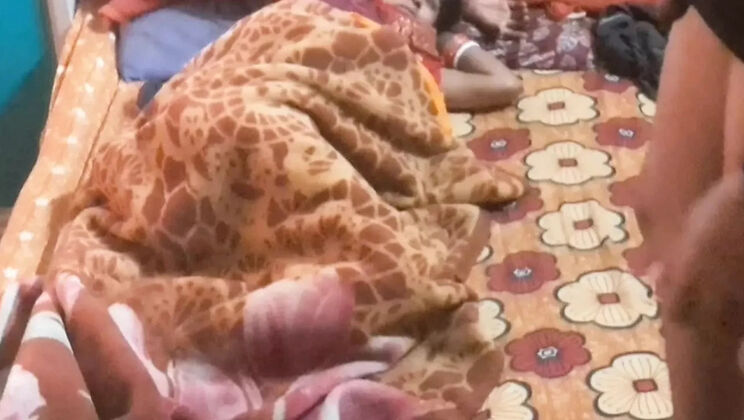 Hindi Audio Bustipriya First Time Indian Bhabhi Chudai Video - House Stage