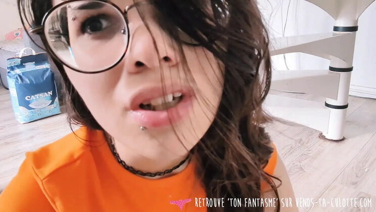 Amateur French Brunette Scooby-Doo Cosplay: Hairy Pussy Fucked Hard by Big Dildo Monster