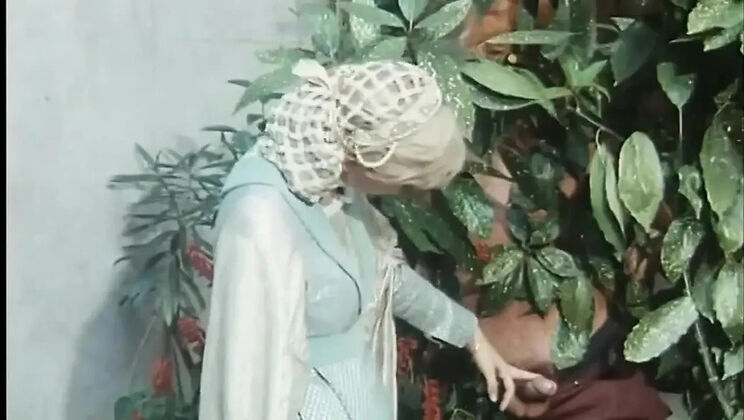 Vintage Black and White Orgy Party with Rocco Siffredi - Blonde and Afro Babes Fucking, Ass Fingering, and Cumshots