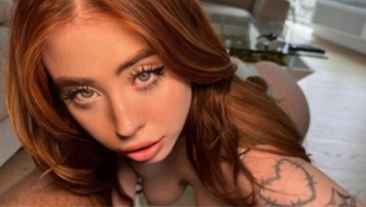 Married Neighbor Sends Nudes by Mistake - Hardcore Raw Fuck with Rosie Rider