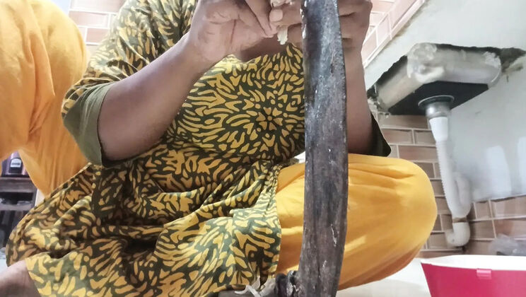 Desi Girl Hot Voice Story with Stepmom and Stepsister in Bengali Homemade