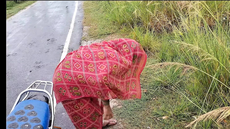 Desi Bhabhi Outdoor Blowjob and Doggy Style Sex with Young Boyfriend