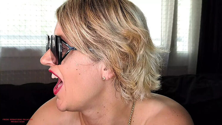 Amateur MILF Karina French Camgirl Challenge: Cum First Or She Finishes You! Hairy Pussy & Big Ass Action