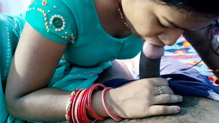 Desi Bhabhi Blowjob with Hindi Audio - Big Ass Indian Aunty Fucking Boyfriend