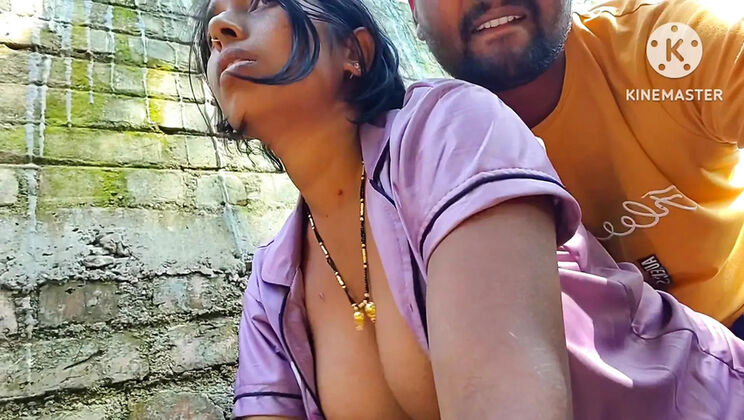 Permi Pooja Hot Bhabhi Outdoor Sex - Desi Aunty Morning Boobs Sucking Young Boy in Jungle