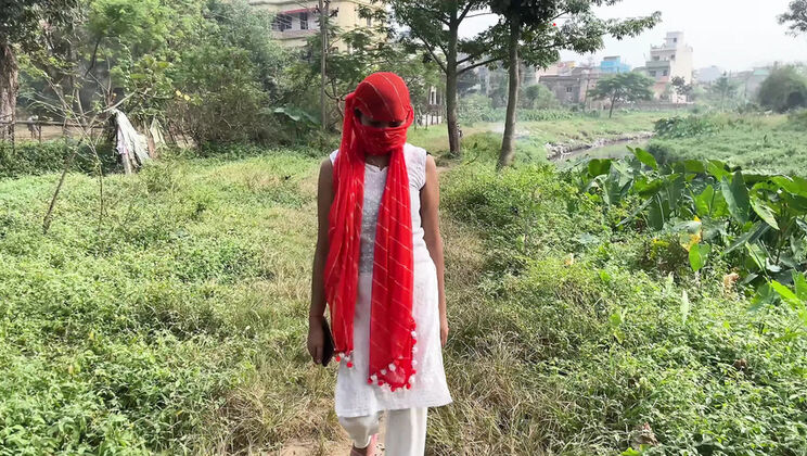 Jungle Outdoor Fast Sex with Laxmi - Desi Bhabhi Anal Blowjob Public Show