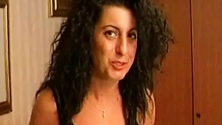 Hot Beautiful Brunette Girl Excited For Blowjob And Cumshot In Amateur Italian Sex